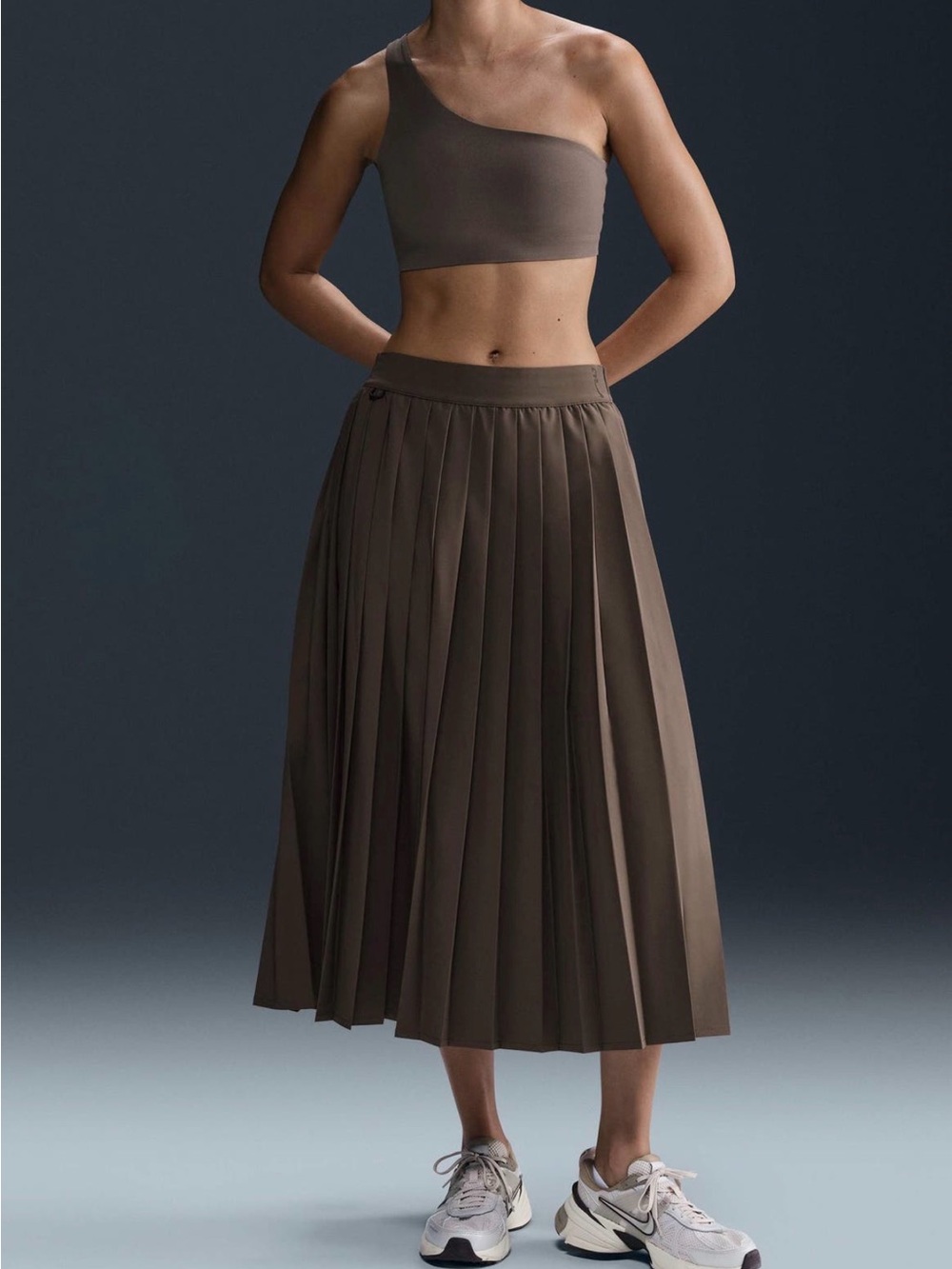 NWT Nike 24.7 PerfectStretch Dri-FIT Pleated Skirt Size Large Brown Dark Sephia